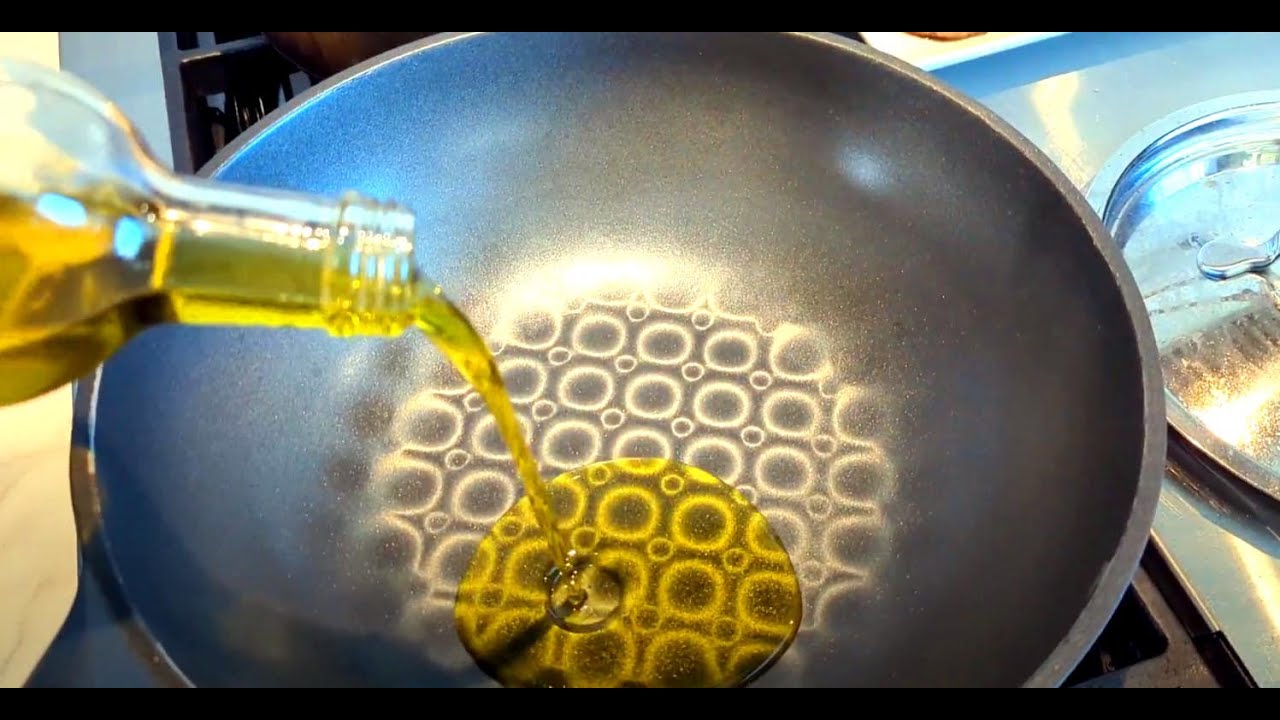 This is the difference between frying and sautéing | A chef explains
