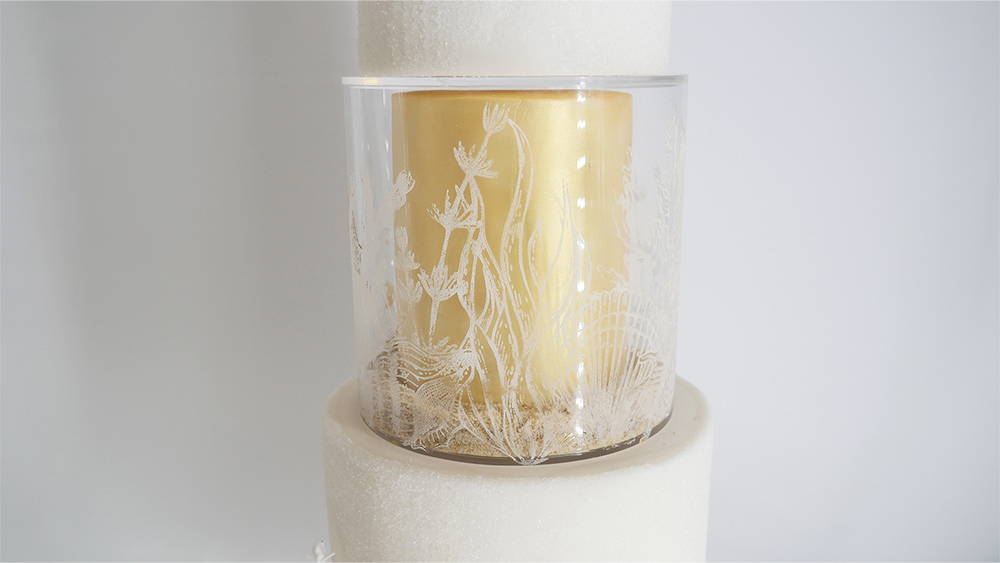 Golden wedding cake middle